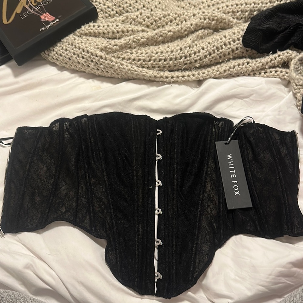 New white fox corset size xs